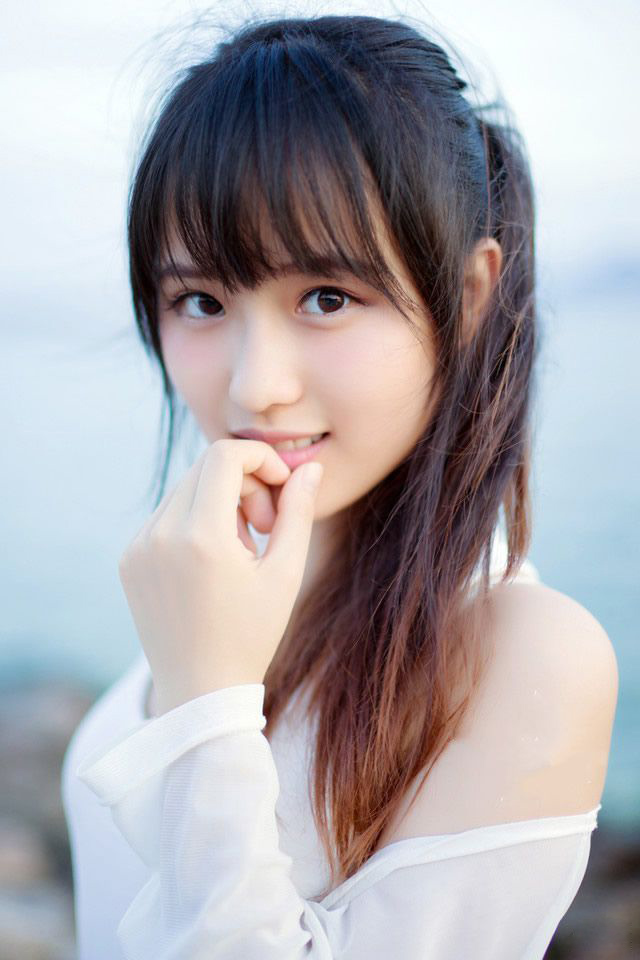 世界上没有谁会对谁真心。也只有骗子才是真心。因为他想真心骗你。